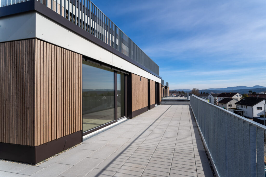 Immobilienfotograf Rottweil: Aufnahme einer Dachterrasse für die Immobilienvermarktung